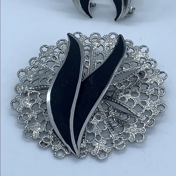 Silver tone with black Art Deco style flames - Picture 2 of 5